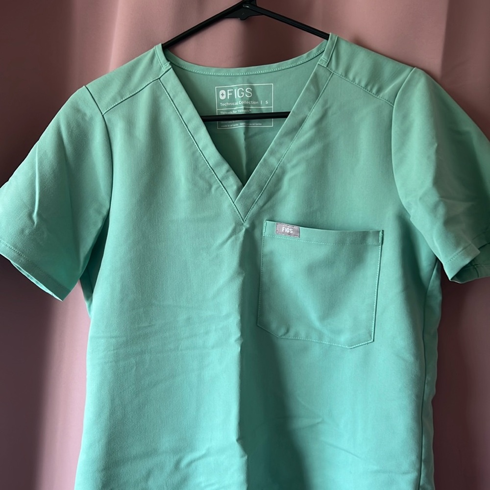 FIGS Limited Edition Catarina One-Pocket Scrub Top in JADE | Size S